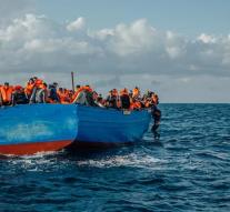 Weather hundreds of migrants rescued from the sea