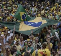 Weather large protests against Dilma Rousseff