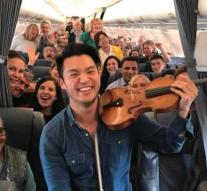 Well-known violinist (29) surprised with acting in plane