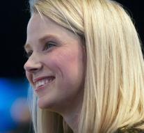 Yahoo top woman gave birth to twins