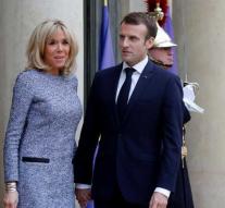 Yellow Couches: Macron's bid too little