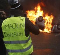 Yellow vests get their way: French government stops excise tax increases petrol