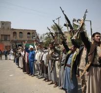 Yemen rebels bombard Saudi Arabia