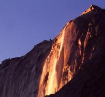 Yosemite waterfall turns into 'fire trap'