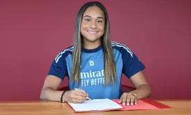Arsenal Breaks Women's Transfer Record to Sign Olivia Smith from Liverpool