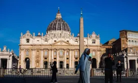 Exclusive: Viewing White Smoke at Papal Conclave Costs €1000 Per Day