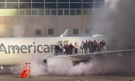Fearful Moments in the US: Passenger Plane Catches Fire