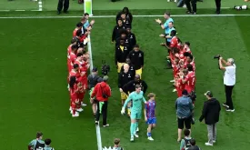 Liverpool and Crystal Palace Exchange Guard of Honor Tributes