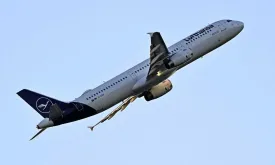 Lufthansa Co-Pilot Faints: Plane Flies 10 Minutes Unattended