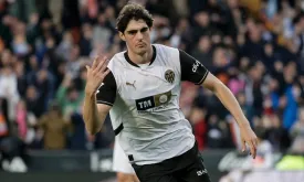 Manchester United Pursuing Valencia's Javi Guerra and Liverpool's Darwin Núñez