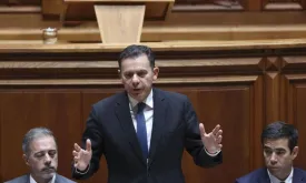 Portugal Government Falls After Vote of Confidence