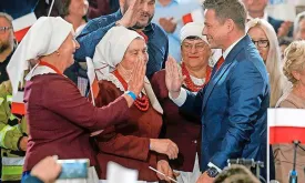 Pro-European Candidate Narrowly Wins First Round in Polish Presidential Election