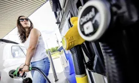 Shell Considering BP Takeover, Awaits Lower Oil Prices