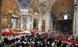 Sint-Pietersbasiliek Prays for Election of New Pope