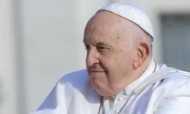 Vatican Makes Statement: Pope's Condition Complicated, Will Stay in Hospital Longer
