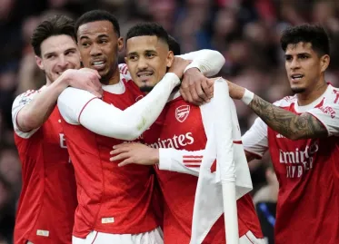 Arsenal Dominance on Corner Kicks Extends Premier League Lead over Chelsea's Red Card Woes