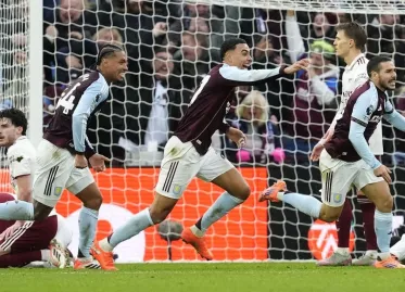 Arsenal Suffers Late Defeat at Aston Villa, Premier League Title Race Wide Open