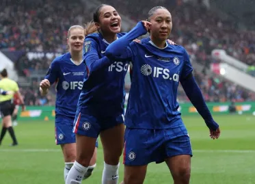 Chelsea Defeats Manchester United to Win League Cup Trophy