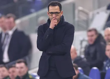 Chelsea's Champions League Hopes Dwindle Amidst Managerial and Recruitment Issues