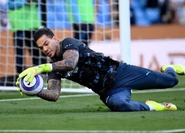 Éderson Confirms Commitment to Manchester City, Dismisses Exit Rumors