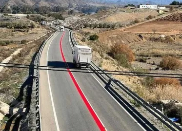 France Experimenting with Red Lines on Highways for Traffic Safety