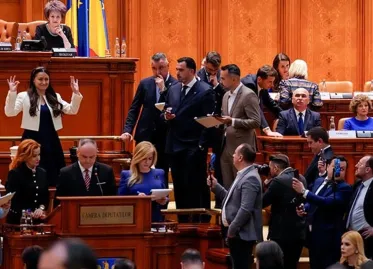 Government Falls in Romania Following Confidence Vote Failure