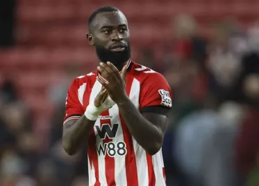 Liverpool Eyes Geertruida and Jacquet in Transfer Market Battle