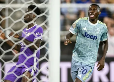 Man United Considers Kolo Muani in Striker Search Amid Transfer Window Updates
