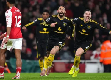 Manchester United Beats Arsenal, Enters Premier League Title Race