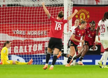 Manchester United Defeats PSG 2-1 in Women's Champions League Clash