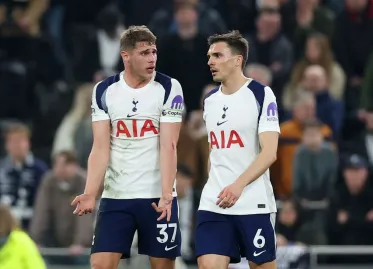 Manchester United Eyes Tottenham's Van de Ven in Transfer Move