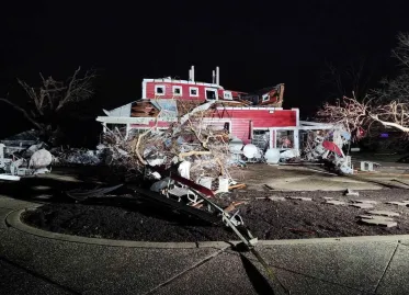 Over 30 Dead in US Tornadoes, Thousands Without Power