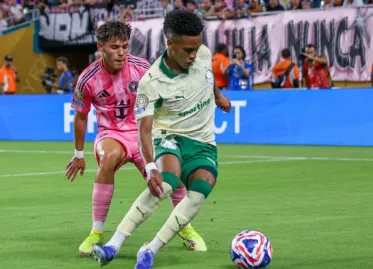 Palmeiras Coach Defends Anxious Estêvão Ahead of Chelsea Move