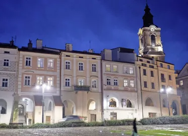 Poland Faces Challenges as Millions of Ukrainian Refugees Impact Support for Asylum Seekers