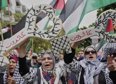 Pro-Palestinian Protest Turns Violent in Berlin: Clashes Between Demonstrators and Police