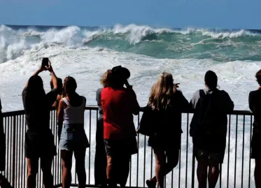 Six Dead and Two Missing Due to High Waves in Australia