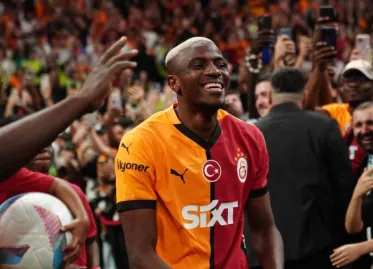 Soccer Talents Osimhen and Vlahovic Struggle in Contract Limbo