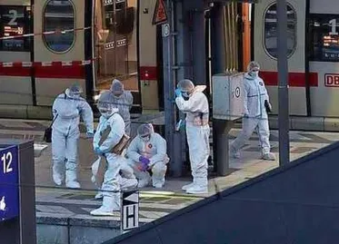 Syrian Refugee hailed as hero for stopping knife attacker in Hamburg