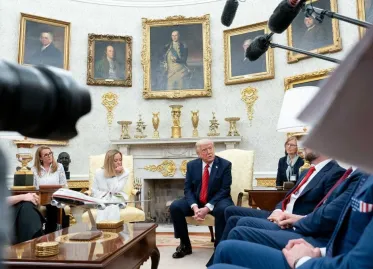 Trump's Blingbling Transformation of Oval Office Raises Eyebrows
