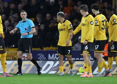 VAR Controversy: Manchester United Denied Second Handball Penalty at Wolves