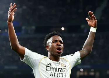 Vinícius Junior Shines as Real Madrid Advances Despite Weak Performance