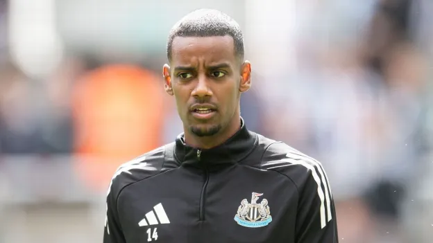 Alexander Isak Returns to Newcastle Training Amid Liverpool Interest
