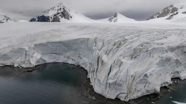 Antarctica Scientists Demand Evacuation Due to Threats and Abuse