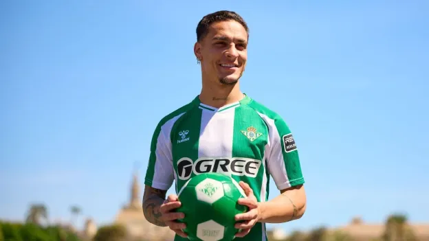 Antony Rejects Bayern Munich Move, Prefers Real Betis Return