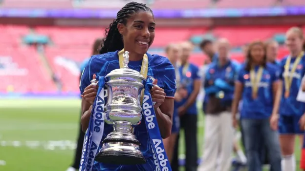 Ashley Lawrence Joins OL Lyonnes from Chelsea on Three-Year Deal