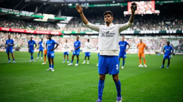 Bayer Leverkusen's Piero Hincapié Travelling to London for Arsenal Medical