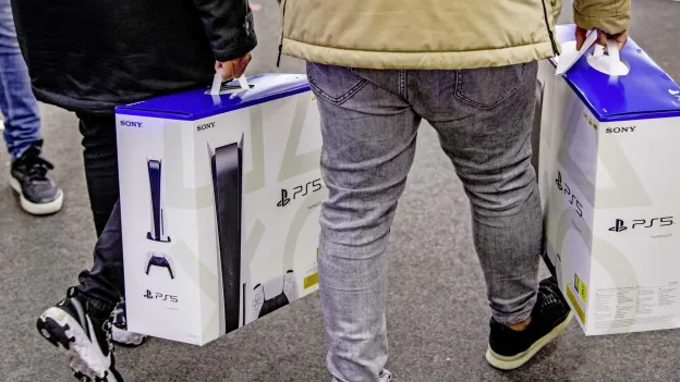 Belgian Woman Finds Stones Instead of PlayStation in New Box, Raises Concerns for Holiday Shoppers