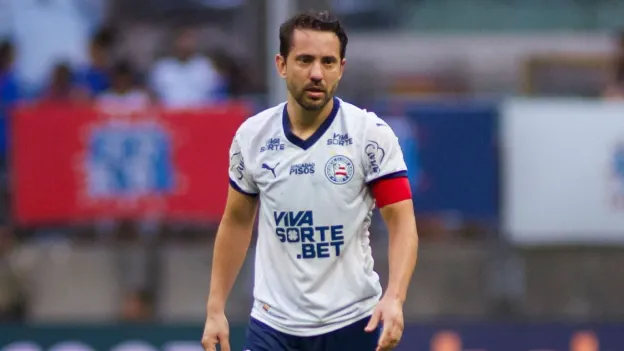 Brazilian Footballer Éverton Ribeiro Reveals Thyroid Cancer Diagnosis