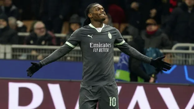 Chelsea and Barcelona in Race for Rafael Leão