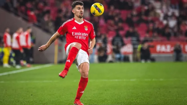 Chelsea, Liverpool, PSG Compete for Benfica Star Araújo